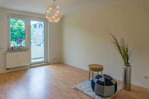 2-Zimmer-Wohnung mit guter Verkehrsanbindung – Bernhardstr. 64, 9126 Chemnitz – Vorschaubild 1