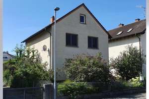***Bezauberndes, freistehendes Einfamilienhaus in toller Lage von HAINBURG*** – Die vollständige Adresse der Immobilie erhältst du vom Anbieter., 63512 Hainburg – Vorschaubild 2