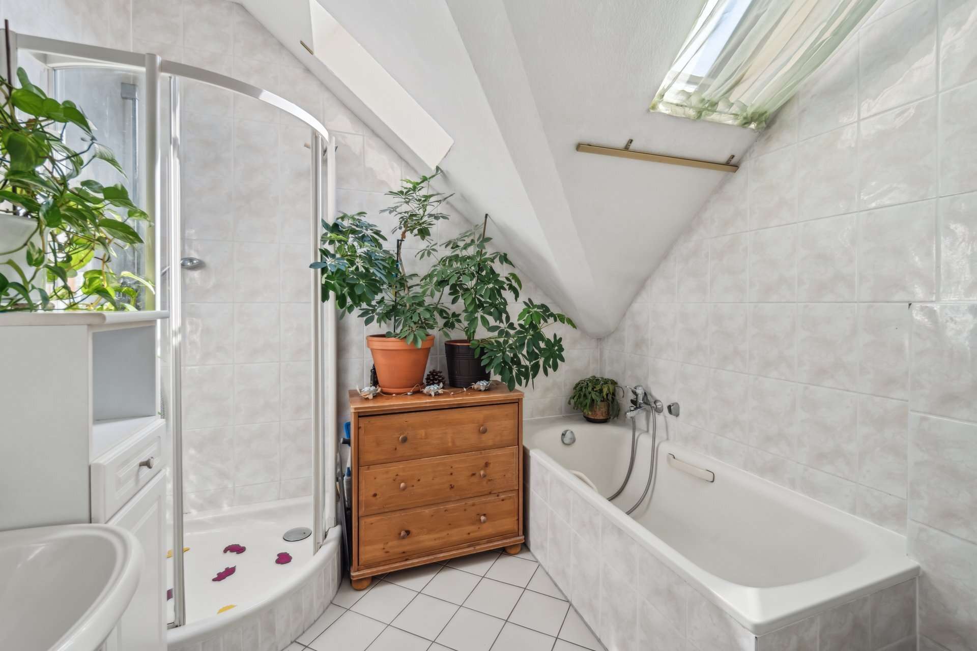 Immobilie in Rüdesheim am Rhein - Zentrale aber ruhige Lage: Attraktive Eigentumswohnung mit Balkon & Tiefgaragenplatz - Bild 3