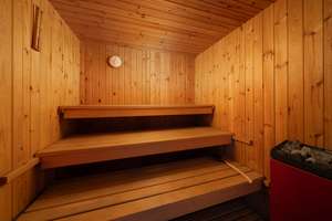 Stilvolles Einfamilienhaus mit Sauna, großem Grundstück und modernisierter Technik in Oberneuland – Die vollständige Adresse der Immobilie erhältst du vom Anbieter., 28355 Oberneuland, Bremen – Vorschaubild 9