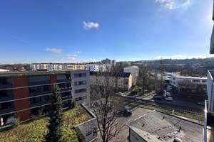 "Preiswerte und freie 3-Zi.-OG-ETW mit tollem Blick in Stuttgart-Rot"