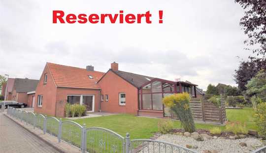 Bild von Leer- Bingum: Zweifamilienhaus auf großem Grundstück mit Doppelgarage