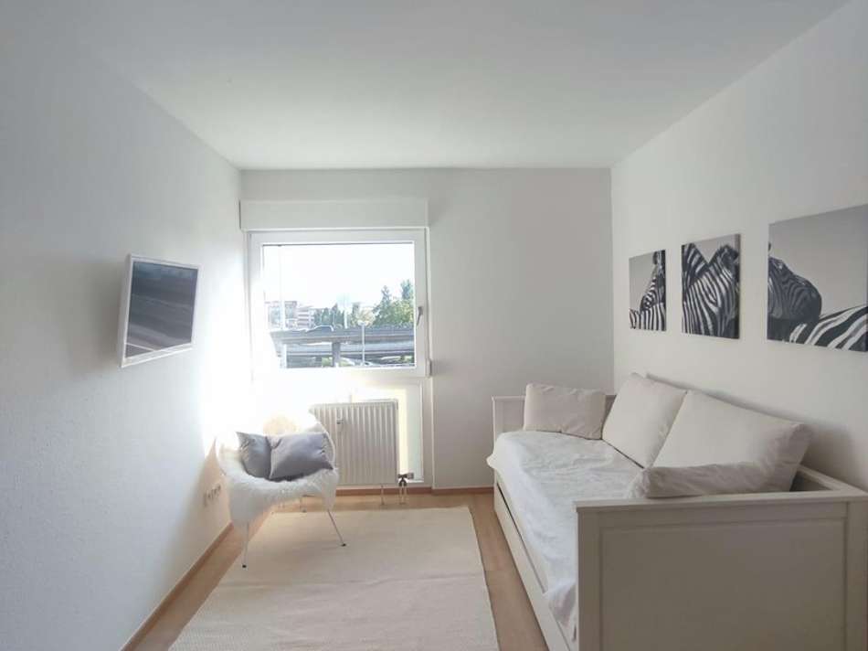 Helles Wohn-/Schlafzimmer