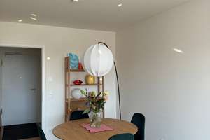Leben am Wasser in extravaganter Lage -  2-Zimmer-Wohnung – Julienne-Trouet-Platz 7, 30453 Limmer, Hannover – Vorschaubild 2