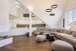 Exklusives Penthouse in der Maxvorstadt – außergewöhnliche Raumhöhe und sonnige Dachterrasse
