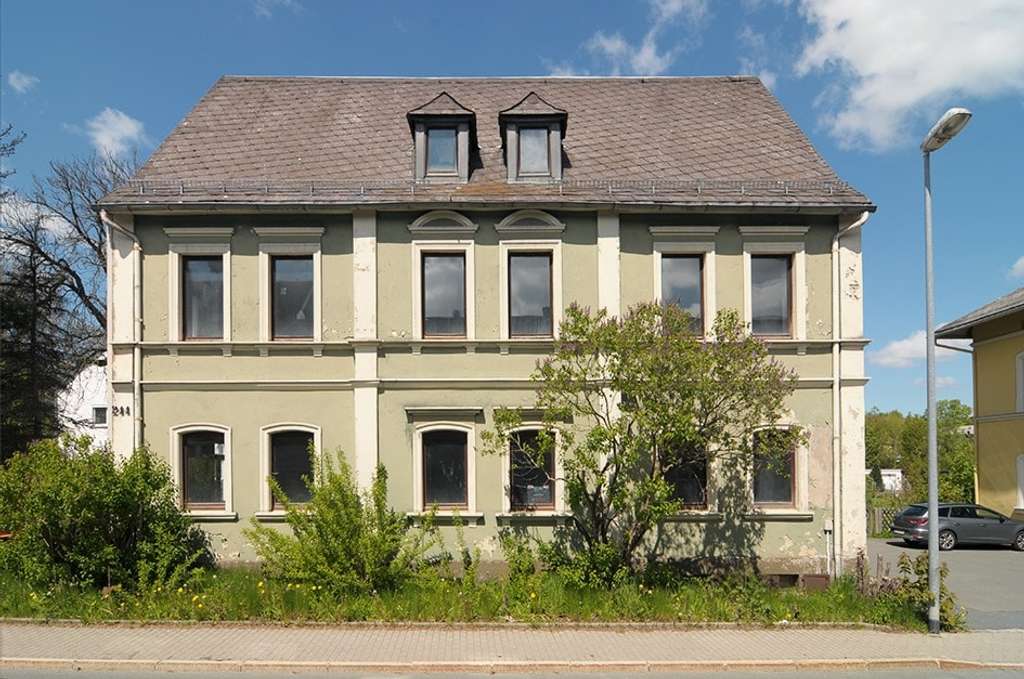 Immobilie in Helmbrechts - Entkernte Unternehmervilla mit viel Platz, aufteilbar oder Wohnen und Arbeiten unter einem Dach - Bild 1