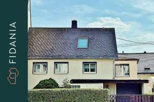 Charmantes Einfamilienhaus in beliebter Lage – Die vollständige Adresse der Immobilie erhältst du vom Anbieter., 9221 Neukirchen/Erzgebirge – Vorschaubild 1