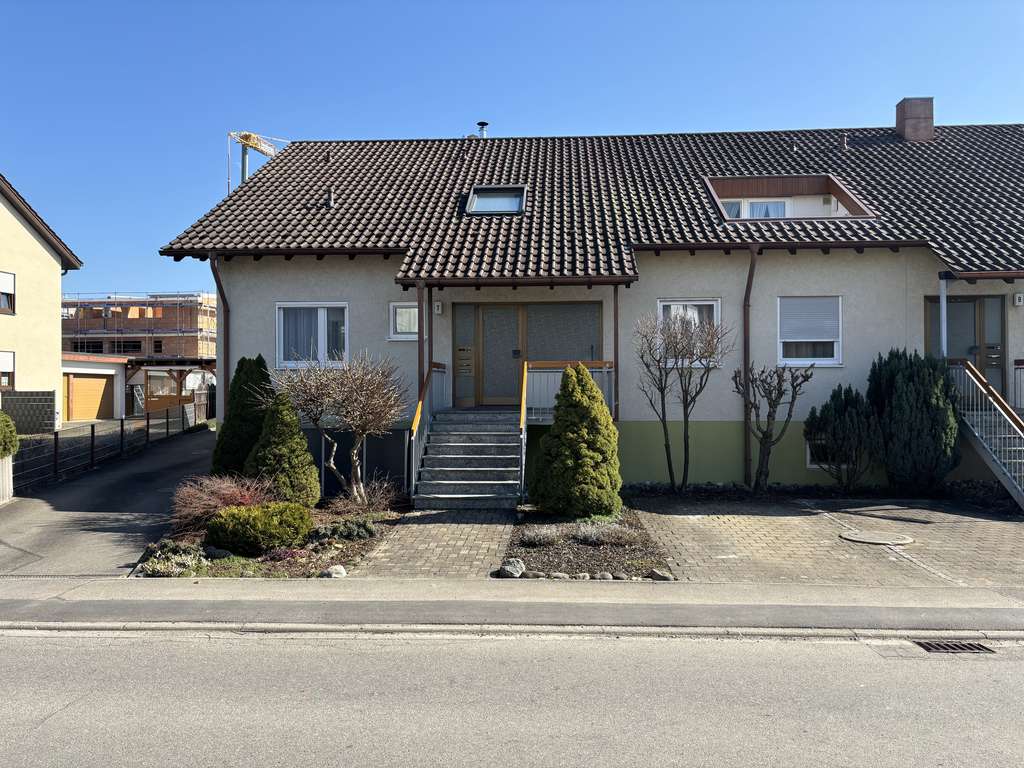 Helle großzügige Wohnung incl. Garage und Stellplatz