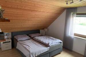 Helle 5-Zimmer-Dachgeschoss mit Balkon in ruhiger Lage in Haunwöhr – Feldlstraße 9, 85051 Südwest, Ingolstadt – Vorschaubild 2