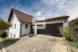 Wohnen mit Perspektive - Haus mit viel Ausbaureserve im Dachgeschoss – Die vollständige Adresse der Immobilie erhältst du vom Anbieter., 88529 Zwiefalten – Vorschaubild 1