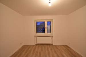 ERSTBEZUG nach Sanierung! Ideal geschnittene 3-Zimmer-Wohnung mit 2 Balkonen  – Paul-Bonatz-Straße 27, 40595 Garath, Düsseldorf – Vorschaubild 9