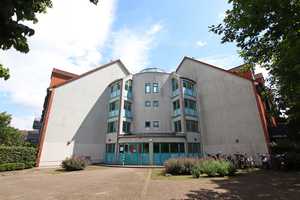 Charmante 1-Zimmer-Dachgeschosswohnung mit Schlafgalerie in Lübeck – Lübeck – Vorschaubild 2