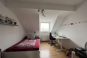 SCH 32 - Einziehen und Wohlfühlen - charmante DG-Wohnung in zentraler Lage – Schloßstraße 32, 40477 Pempelfort, Düsseldorf – Vorschaubild 2