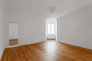 Bezugsfreie 3-Zimmer-Wohnung in Rigaer Straße. Hohe Decken, Dielenböden, Altbauflair. – Die vollständige Adresse der Immobilie erhältst du vom Anbieter., 10247 Friedrichshain, Berlin – Vorschaubild 2