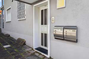 Renovierungsbedürftige Doppelhaushälfte mit Garten in ruhiger Lage von Neureut – Die vollständige Adresse der Immobilie erhältst du vom Anbieter., 76149 Neureut, Karlsruhe – Vorschaubild 3