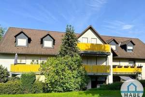 Wohnen im Grünen: 2-Raum-Wohnung mit Balkon!