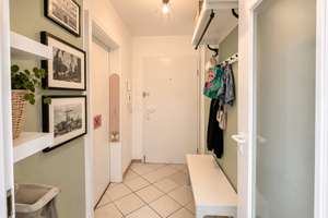 Helle Dachgeschosswohnung mit Balkon in zentraler Lage von Much – Die vollständige Adresse der Immobilie erhältst du vom Anbieter., 53804 Much – Vorschaubild 2