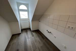 Tolle modernisierte 2- Zimmer Wohnung im Dachgeschoss! – Röntgenplatz 1, 45143 Altendorf, Essen – Vorschaubild 3