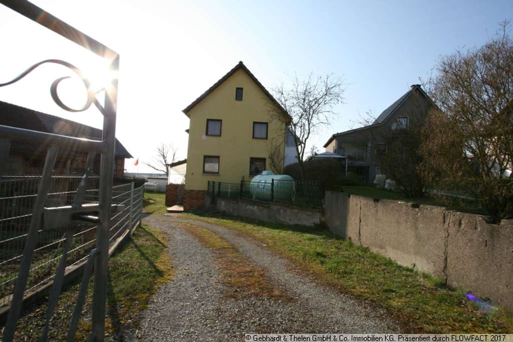 Immobilie in Grabfeld - Bauernhaus mit Scheune, viel Platz und zusätzlichem Gartengrundstück – ländliche Lage in Queienfeld - Bild 1