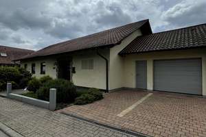 Freistehender Bungalow in ruhiger Lage – voll möbliert, Garten & Garage