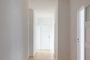 eine 3,5 bzw 4 Zimmer Wohnung in gepflegter Altbau, saniert 2022, Schlafzimmern zum ruhigen Innenhof – Reichstrasse 30, 14055 Westend, Berlin – Vorschaubild 6