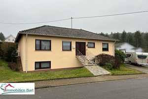 RUHE UND RAUM IN METTLACH - BARRIEREFREIER BUNGALOW MIT SOLARANLAGE IN TOLLER LAGE – Merzig-Wadern (Kreis) – Vorschaubild 1