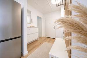 Frisch sanierte 2-RW im DG* neue EBK* Süd-Balkon* moderne Möblierung* Bad mit Wanne* AK* PKW-SP* – Am Weißiger Bach 30b, 1328 Weißig, Dresden – Vorschaubild 17