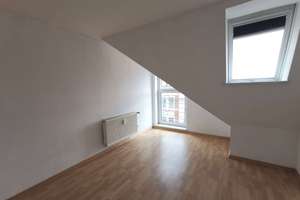 4 Zimmer - Einbauküche - Aufzug - Badewanne - Abstellkammer – 39124 Neue Neustadt, Magdeburg – Vorschaubild 3