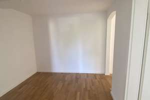 * Laim * 3-Zimmer Wohnung mit offener Küche * EBK * Duschbad * Balkon * Parkett * – Fürstenrieder Str. 35, 80686 St. Ulrich, München – Vorschaubild 9