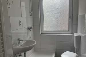 moderne Wohnung in zentraler Lage | Duschbad mit Fenster