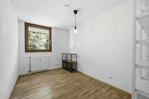 Fünf Zimmer voller Möglichkeiten – Wohnen mit Balkon und Blick ins Grüne – Die vollständige Adresse der Immobilie erhältst du vom Anbieter., 81669 Ramersdorf, München – Vorschaubild 9