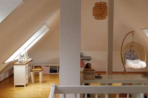 Top Lage ! Individuelle Dachgeschoss-Maisonette Wohn..3 Zimmer ruhig +zentral