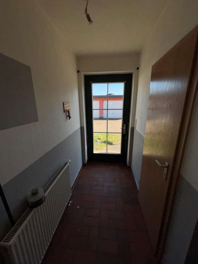 Immobilie in Sonsbeck - Reihenendhaus mit zusätzlichem Platzvorteil, Carport und kleiner Garage in Stadtrandlage von Sonsbe - Bild 1