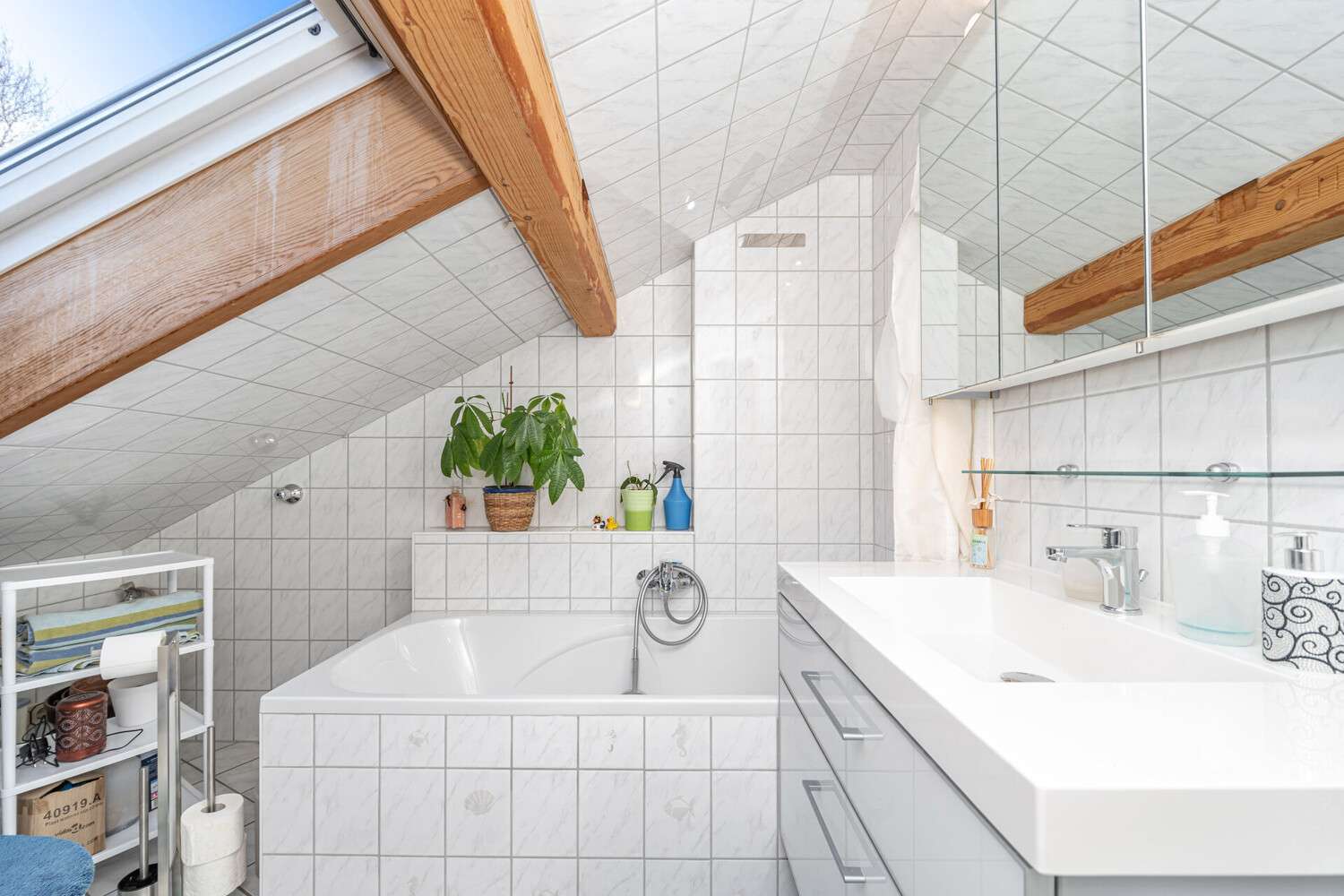 Immobilie in Bad Heilbrunn - Haus-in-Haus mit ultimativem Bergblick - 5-Zimmer Wohnung mit großem Privatgarten in ruhiger Lage - Bild 0