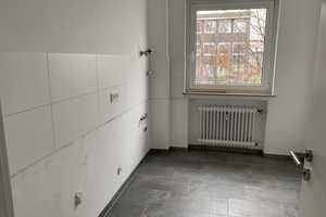 3 Zimmerwohnung mit Balkon in Mehrfamilienhaus in ruhiger Lage, Porz-Eil
