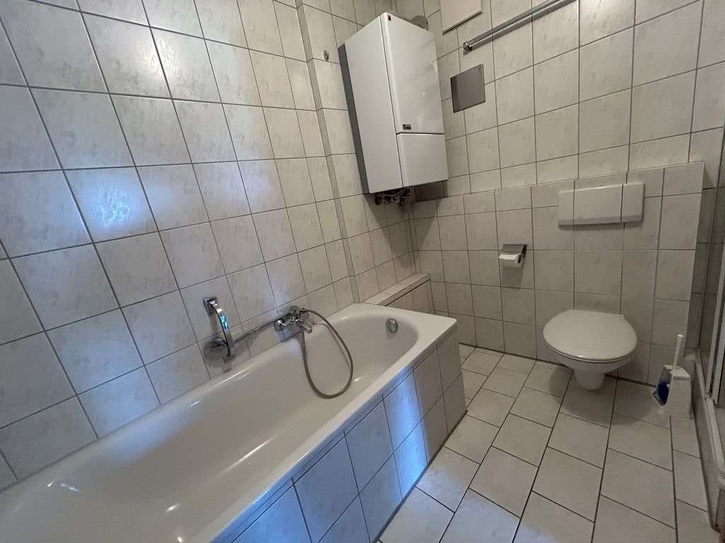 Immobilie in Adelsheim - Schluss mit Miete! 
3-Zimmer-Wohnung mit herrlichem Fernblick und Tiefgarage - Bild 0