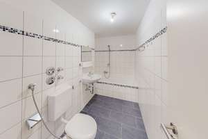 Charmante 2-Zimmer-Wohnung mit großem Balkon und lichtdurchfluteten Wohnräumen – Dachauer Straße 184, 80992 Alt-Moosach, München – Vorschaubild 4