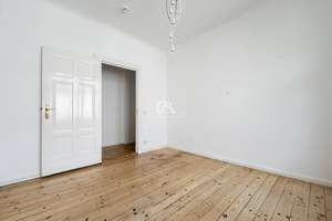 ALTBAUCHARME MIT POTENZIAL: 2-ZIMMER-WOHNUNG MIT BALKON IM 4.OG IN WILMERSDORF I PROVISIONSFREI – Mecklenburgische Straße 87/88, 10713 Wilmersdorf, Berlin – Vorschaubild 4