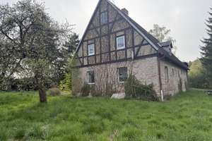 Großzügiges Bauernhaus mit ca. 2.400 m² Grundstück direkt am Stausee Rabenstein