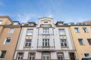 Bezugsfreie, sanierte Altbauwohnung mit Balkon in Nippes