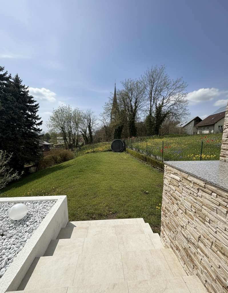 Immobilie in Obrigheim - Mehrfamilienhaus mit großem Grundstück unverbaubarer Aussicht und flexiblem Nutzungskonzept. - Bild 3