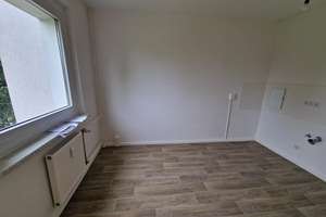 **FRISCH RENOVIERT**hübsche Singlewohnung ab 01.10.2026 zu vermieten** – Ringstraße 99, 4209 Grünau-Mitte, Leipzig – Vorschaubild 3