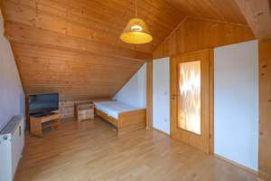 Raumwunder mit flexiblen Möglichkeiten: Haupthaus mit Einliegerwohnung – Die vollständige Adresse der Immobilie erhältst du vom Anbieter., 82256 Fürstenfeldbruck – Vorschaubild 12