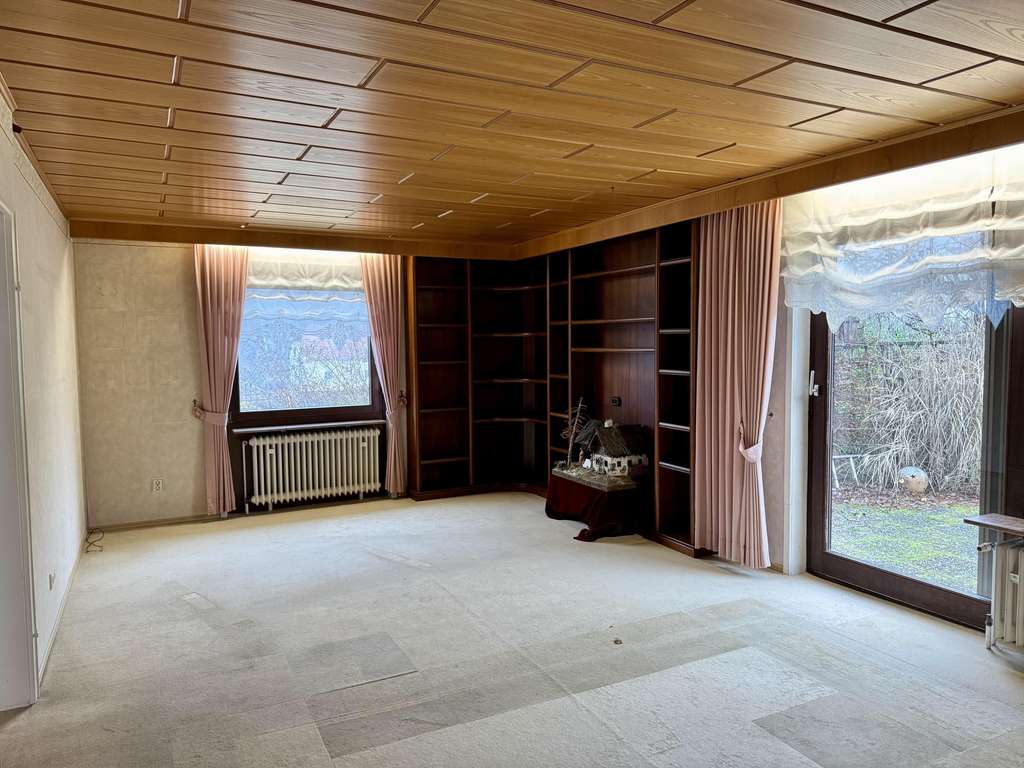 Immobilie in Altleiningen - Charmantes Einfamilienhaus mit 554 m² Grundstück - ideal für Renovierer - Bild 2