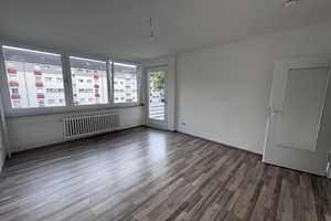// frisch renovierte 3 Zimmer Wohnung in beliebter Gegend mit Balkon // – Lessingstraße 21, 47226 Duisburg – Vorschaubild 1