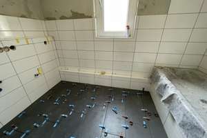 Idyllisch Lage mit viel Grün: Diese frisch renovierte 3-Zimmer-Wohnung wartet auf Sie! – Josephine-Lang-Weg 8, 81245 Obermenzing, München – Vorschaubild 4