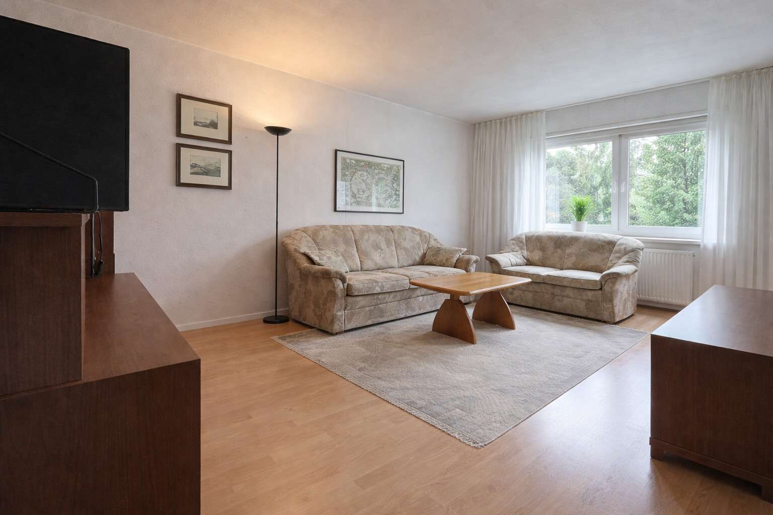 Renovierungsbedürftige 2-Zimmer-Etagenwohnung mit Balkon und Garagenstellplatz, Düsseldorf – Bild 2