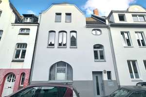 Saniertes Dreifamilienhaus in zentraler Wohnlage – Die vollständige Adresse der Immobilie erhältst du vom Anbieter., 40549 Heerdt, Düsseldorf – Vorschaubild 2