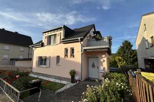 Freistehendes Einfamilienhaus mit freiem Blick aufs Siebengebirge und Rhein. – Die vollständige Adresse der Immobilie erhältst du vom Anbieter., 53424 Remagen – Vorschaubild 1