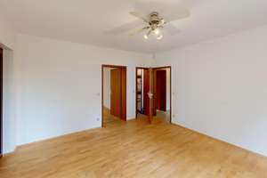 Attraktive 2,5-Zimmer-Erdgeschosswohnung mit Balkon und EBK in Nürnberg – Lotharstraße 10, 90431 Höfen, Nürnberg – Vorschaubild 4
